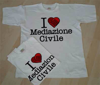 Maglietta-gadget con logo di sostegno alla mediazione civile